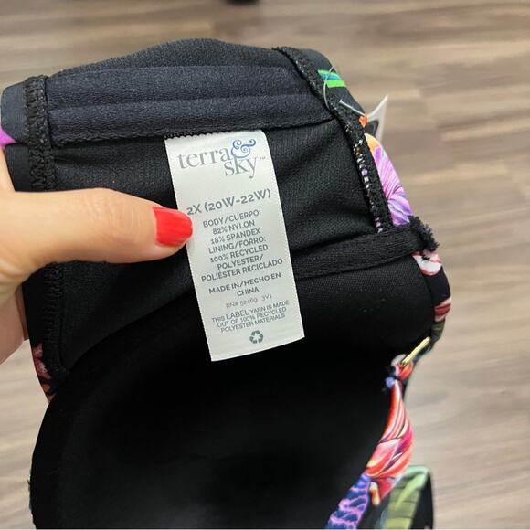 NWT Women’s Terra & Sky Underwire Molded Cup Bikini‎ Top - 2X (20W-22W) Floral - Picture 4 of 6